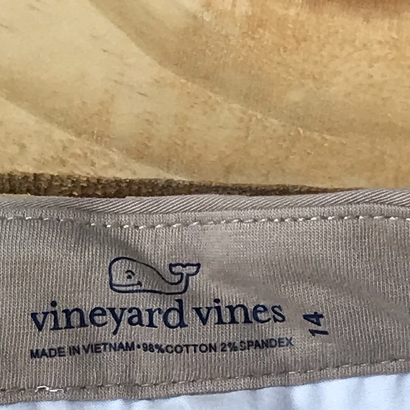 Youth Vineyard vines khaki shorts - Picture 3 of 4